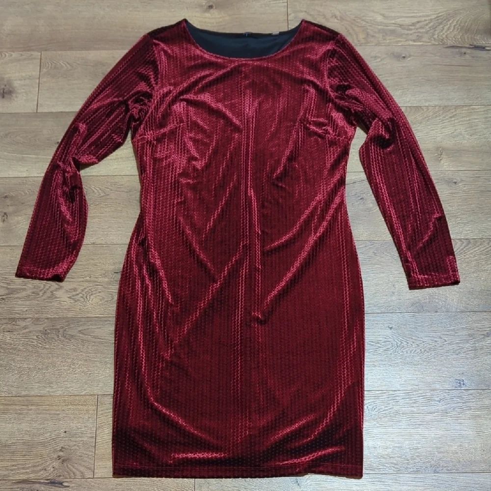 TAHARI Dark RED VELVET SHEATH DRESS Lined Stretchy Long Sleeve Large - Picture 2 of 8